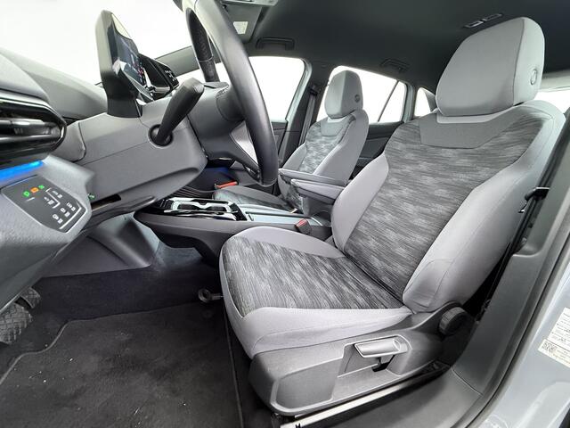 Volkswagen ID.4 SOH 92% Trekhaak Adap.Cruise Navi Ecc Apple Carplay Android Auto Stoel+Stuurverwarming Pdc Ecc DAB Smart Climate Comfort Pakket Rijstrooksensor Led Verwarmde Voorruit 1e Eigenaar Origineel Nederlandse Auto 55kWh pure ¤ 42.000 nieuw!
