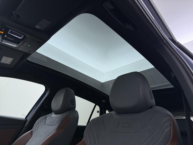 Volkswagen ID.4 Max Pro 1ST 77kWh W-pomp Trekhaak Panodak Camera 21" PDC-a+v Matrix-LED-a+v Adap.Cruise Navi Ergo-Active Stoelen Memory Dynamisch onderstel Stoelverwarming Lmv Elek.Achterklep Privacy Glas Voorruitverwarming Wifi SOH 87% 1e Eigenaar Origineel Nederlandse 