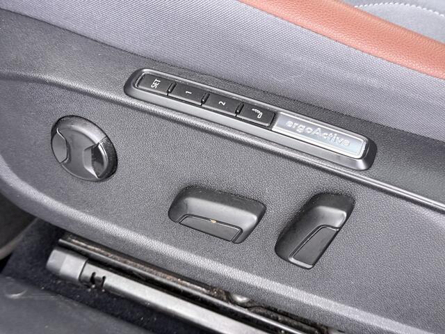 Volkswagen ID.4 Max Pro 1ST 77kWh W-pomp Trekhaak Panodak Camera 21" PDC-a+v Matrix-LED-a+v Adap.Cruise Navi Ergo-Active Stoelen Memory Dynamisch onderstel Stoelverwarming Lmv Elek.Achterklep Privacy Glas Voorruitverwarming Wifi SOH 87% 1e Eigenaar Origineel Nederlandse 