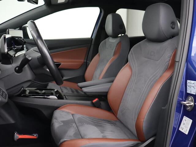 Volkswagen ID.4 Max 77 kWh | Panoramadak | Stoelverwarming | Head-Up | Warmtepomp | 360 Camera | Trekhaak | Sfeerverlichting | Half leder | Matrix LED | Carplay | Adaptive cruise | Memory | Keyless | Massage