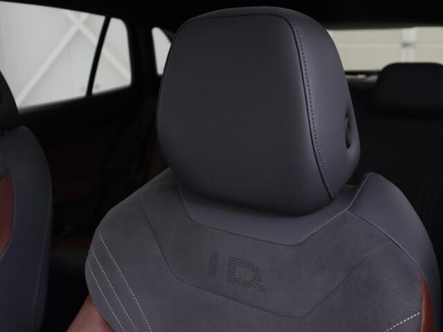 Volkswagen ID.4 Max 77 kWh | Panoramadak | Stoelverwarming | Head-Up | Warmtepomp | 360 Camera | Trekhaak | Sfeerverlichting | Half leder | Matrix LED | Carplay | Adaptive cruise | Memory | Keyless | Massage