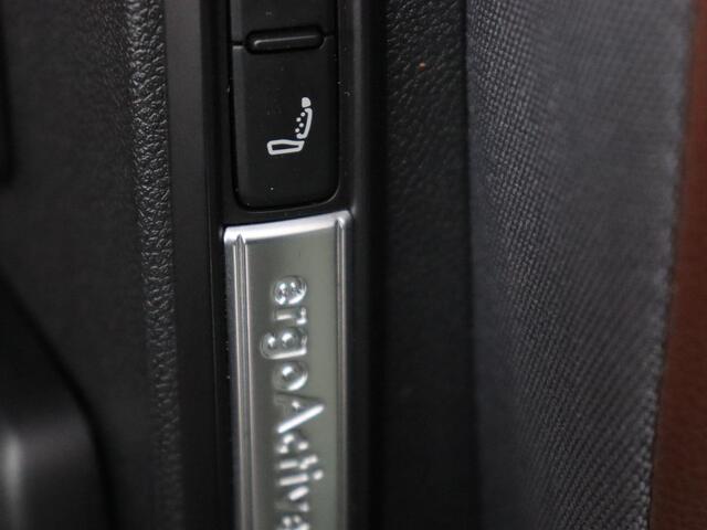 Volkswagen ID.4 Max 77 kWh | Panoramadak | Stoelverwarming | Head-Up | Warmtepomp | 360 Camera | Trekhaak | Sfeerverlichting | Half leder | Matrix LED | Carplay | Adaptive cruise | Memory | Keyless | Massage