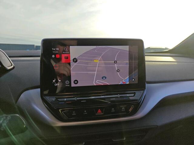 Volkswagen ID.4 First 204pk 77 kWh / Navigatie / Camera / App-Connect / Stuur & Stoelverwarming / Parkeersensoren Voor & Achter / 20" LMV