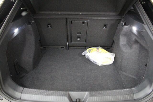 Volkswagen ID.4 First 77 kWh 150kW / 204PK Navigatie | DAB | Grootlicht Assistent | PODC Voor en achter