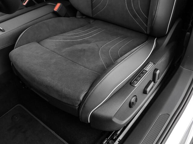 Volkswagen ID.4 Pro Limited Edition Plus 77 kWh 286 PK · Achteruitrijcamera · Draadloze telefoonlader · Sfeerverlichting ·