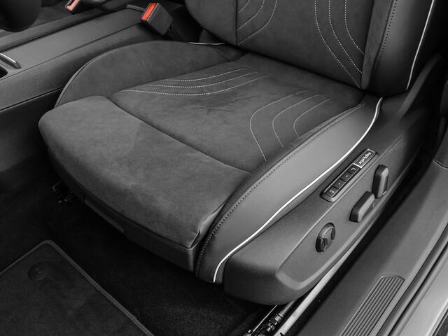 Volkswagen ID.4 Pro Limited Edition Plus 77 kWh accu 286 pk · Achteruitrijcamera · Draadloze telefoonlader · Sfeerverlichting ·