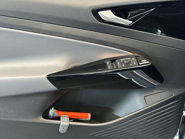 Volkswagen ID.4 Pure 52 kWh 150pk Parkeersensoren voor en achter | Stoelverwarming | Adaptive cruise control