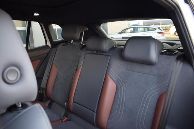 Volkswagen ID.4 Max 77 kWh | Warmtepomp | Pano | HUD | Half Leer