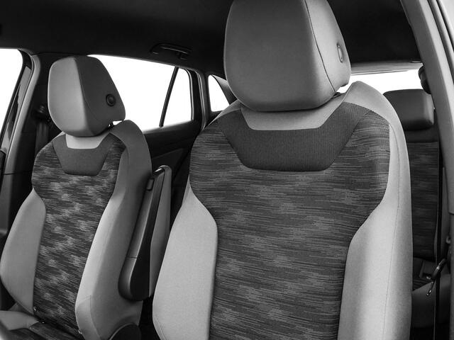 Volkswagen ID.4 Pro 77 kWh 204pk · Camera · Inklap. Trekhaak · Keyless · Stuur- & Stoelverwarming · Sfeerverlichting · Apple/Android Car Play ·