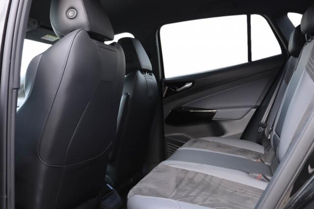 Volkswagen ID.4 Pro Performance 204PK | Leer/Alcantara | Winterpakket | Trekhaak