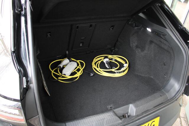 Volkswagen ID.4 Life 77 kWh | Adaptieve Cruise | Stoel en Stuurverwarming | Apple Carplay |