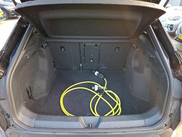 Volkswagen ID.4 First 77 kWh | Navi | Camera |