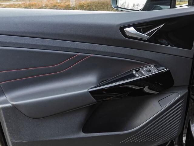 Volkswagen ID.4 GTX 4Motion 77 kWh - MATRIX, PANORAMA, TREKH, WARMTEPOMP, 3-zone AIRCO ** 1e EIG - Slechts 32.160km. ** ** INFORMEER OOK NAAR ONZE AANTREKKELIJKE FINANCIAL-LEASE TARIEVEN **