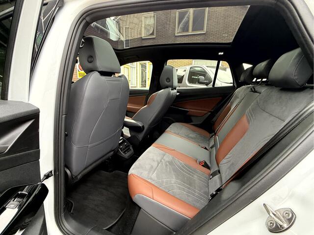 Volkswagen ID.4 Max 77 kWh SOH 92.8%, Panoramadak, Trekhaak