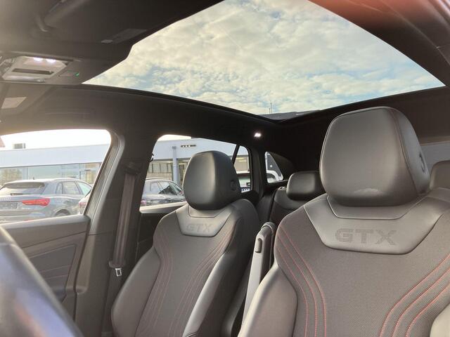 Volkswagen ID.4 GTX 4Motion 77 kWh /300PK · Panoramadak · Trekhaak · Apple/Android Car Play · Navigatie · Stuurwiel verwarmd · Warmtepomp ·