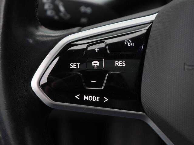 Volkswagen ID.4 Max 77 kWh 204 Pk | Panorama dak | Stoel/Stuur Verwarming | 360° Camera | Adaptive Cruise | Climatronic | Navigatyie | CarPlay | 21 Inch | 74.855 Km !!