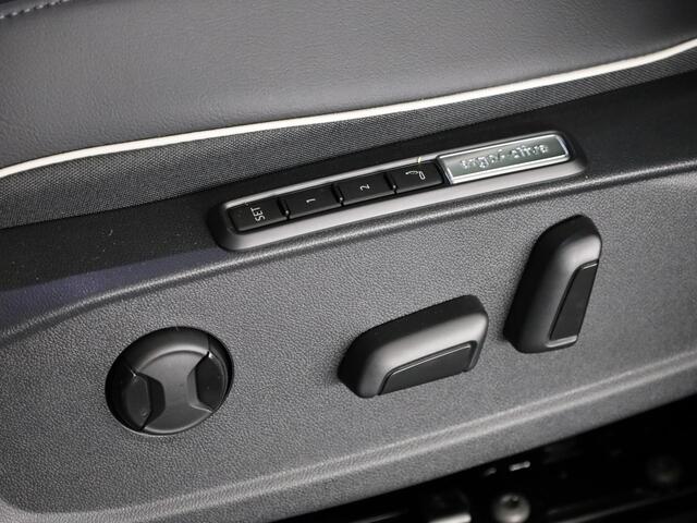 Volkswagen ID.4 Pro Limited Edition Plus 77 kWh accu 210 kW / 286 / Massage / Panoramadak / IQ-Light / CarPlay