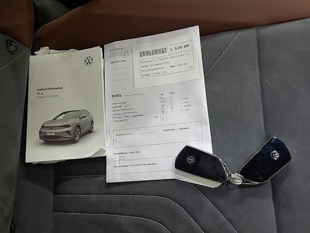 Volkswagen ID.4 FIRST 77 kWh I AUTOMAAT I TREKHAAK I WARMTEPOMP I P-CAMERA I STOELVERWARMING