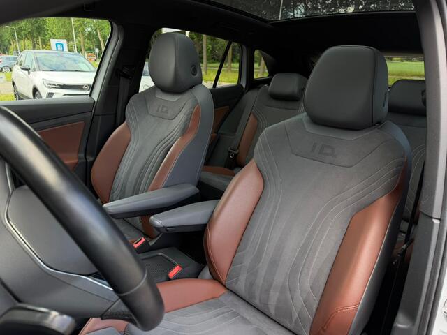 Volkswagen ID.4 First Max 77 kWh / Trekhaak / Warmtepomp / Panodak / 21" LM / Carplay / HU display