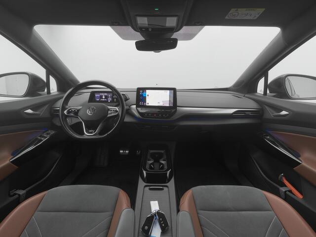 Volkswagen ID.4 First 77 kWh | CAMERA | ADAPTIVE | STOEL- EN STUURVERW. | TREKHAAK