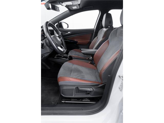 Volkswagen ID.4 First 77 kWh Trekhaak Camera ACC Voorruit verwarmd