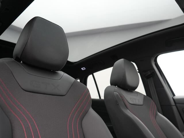 Volkswagen ID.4 GTX 4Motion 77 kWh 300pk Dealer O.H. | Trekhaak Af Fabriek | Panodak | Adaptive Cruise | IQ Light | Sportstoelen Verwarmd | Sfeerverlichting | Apple Carplay | Navigatie | DAB | 21".M | Virtual Cockpit |