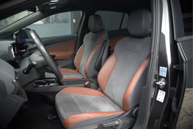 Volkswagen ID.4 First 77 kWh | Stoelverwarming | Stuurverwarming | Adaptive Cruise Control | Navigatie | Apple Carplay | Keyless | Camera | Parkeersensoren | NAP | BTW |