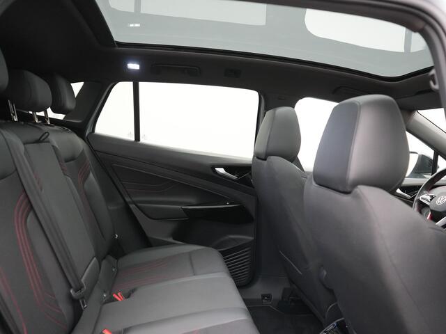 Volkswagen ID.4 GTX 4Motion 77 kWh 300pk Dealer O.H. | Trekhaak Af Fabriek | Panodak | Adaptive Cruise | Camera | IQ Light | Sportstoelen & Stuur Verwarmd | Keyless | Sfeerverlichting | Apple Carplay | Navigatie | DAB | 20"L.M |