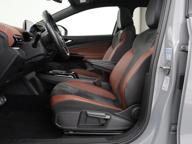 Volkswagen ID.4 Family 77 kWh | SOH 91,3% | Panoramadak | Leder/alcantara | Stuur/stoel verwarming | Sfeerverlichting | Carplay | Adaptive cruise | Camera | Park assist | Trekhaak