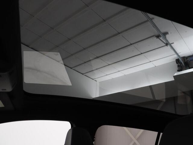 Volkswagen ID.4 Family 77 kWh | SOH 91,3% | Panoramadak | Leder/alcantara | Stuur/stoel verwarming | Sfeerverlichting | Carplay | Adaptive cruise | Camera | Park assist | Trekhaak
