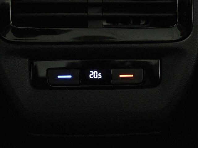 Volkswagen ID.4 Family 77 kWh | SOH 91,3% | Panoramadak | Leder/alcantara | Stuur/stoel verwarming | Sfeerverlichting | Carplay | Adaptive cruise | Camera | Park assist | Trekhaak