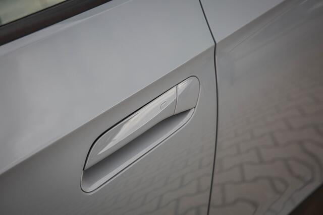 Volkswagen ID.4 Family 77 kWh , Panoramadak, Stoel/stuurverwarming, Adaptive Cruise control, Apple Carplay