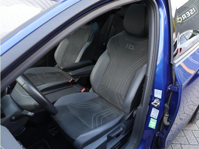 Volkswagen ID.4 Pro 77 kWh 150KW | Panodak | Warmtepomp | Head-up | Achteruitrijcamera | Keyless Go & Entry | Trekhaak | 19"Inch |