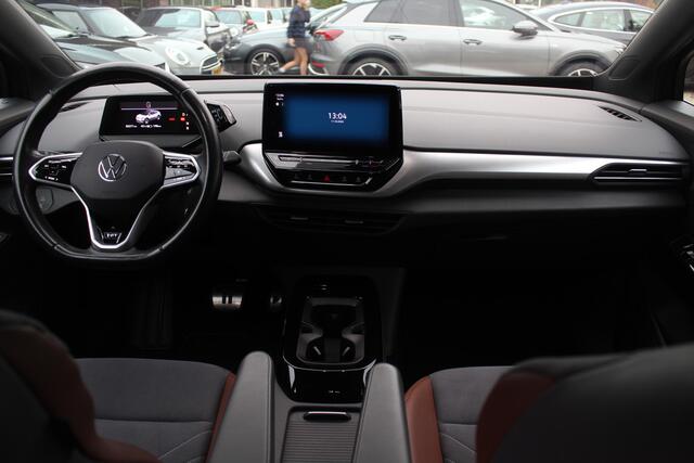 Volkswagen ID.4 Life 77 kWh / SOH 93,9% / Trekhaak / Camera / Apple CarPlay / DAB / 20'' / LED / Alcantara / Stoelverwarming / ACC