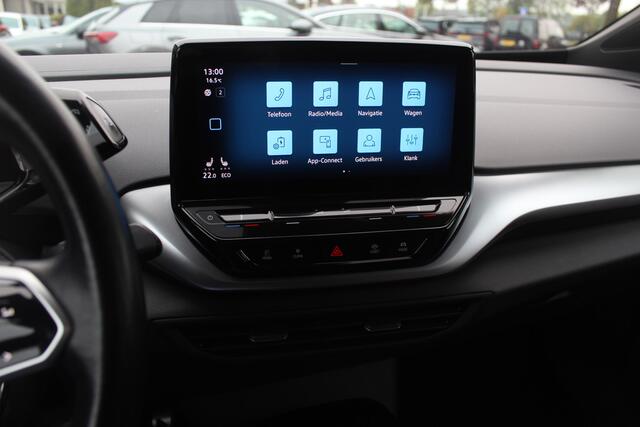 Volkswagen ID.4 Life 77 kWh / SOH 93,9% / Trekhaak / Camera / Apple CarPlay / DAB / 20'' / LED / Alcantara / Stoelverwarming / ACC