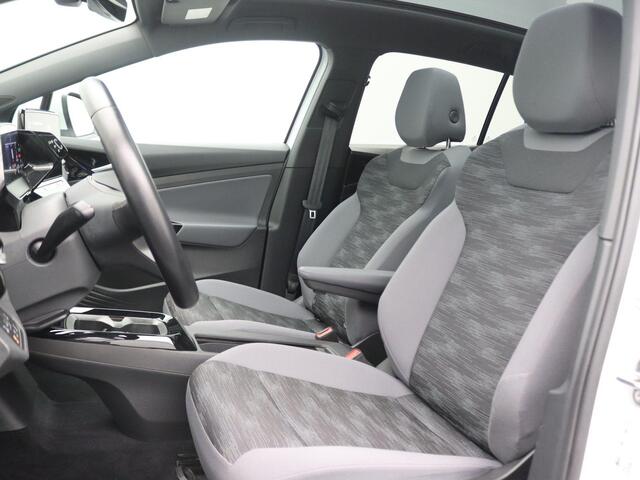 Volkswagen ID.4 Pro 77 kWh 204PK Aut. Panoramadak, Trekhaak, Matrix LED-Verlichting, Keyless, Stoel-Stuurverwarming, Parkeersensoren voor en Achter, 19" LM Velgen