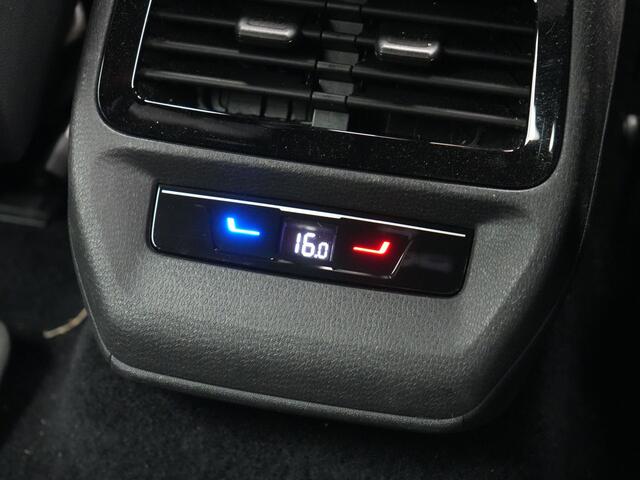 Volkswagen ID.4 Pro 77 kWh 204pk Dealer O.H. | Adaptive Cruise | 360 Camera | Alcantara Sportstoelen & Stuur Verwarmd | Keyless | Blis | Sfeerverlichting | Apple Carplay | Navigatie | DAB | 21"L.M |