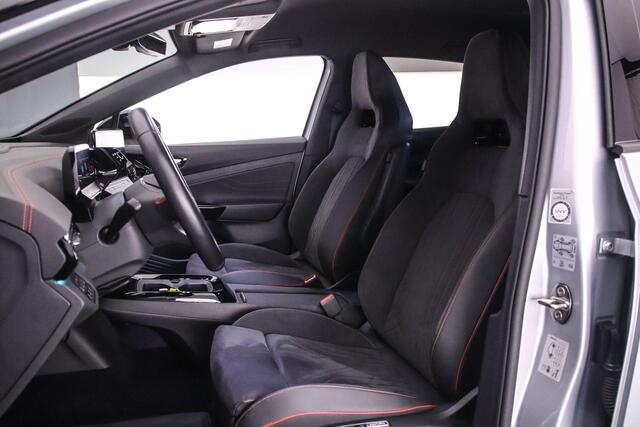 Volkswagen ID.4 GTX 4Motion 77 kWh 300pk Automaat, Trekhaak, Verwarmde voorruit, Achteruitrijcamera, Stoelverwarming, Stuurverwarming, Matrix LED koplampen, Parkeersensoren, App-connect