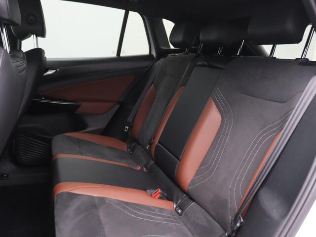 Volkswagen ID.4 Pro Advantage 77 kWh 204PK Aut. SOH 94,16%, Panoramadak, Trekhaak, Matrix LED Verlichting, Achteruitrijcamera, 19" LM Velgen