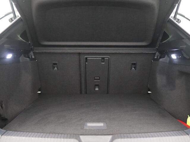 Volkswagen ID.4 Pro Advantage 77 kWh 204PK Aut. SOH 94,16%, Panoramadak, Trekhaak, Matrix LED Verlichting, Achteruitrijcamera, 19" LM Velgen