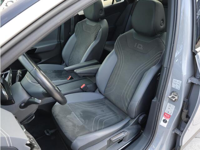 Volkswagen ID.4 Pro 77 kWh 150KW | Panoramadak | Warmtepomp | 21"Inch | Matrix LED IQ Light | Stoel&Stuurverwarming | Trekhaak | Adaptive Cruise |
