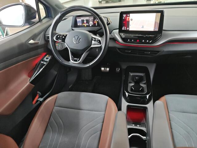 Volkswagen ID.4 204 pk First 77 kWh / Navigatie / 20"LM velgen / Camera / Parkeersensoren / Stoelverwarming / LED trans