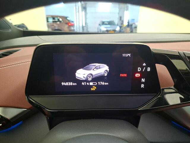 Volkswagen ID.4 Family 77 kWh / SOH 91%/ AUTOMAAT/ 204 PK/ WARMTEPOMP/ PANO/ PARK.SENSOR.V+A/ CAMERA/ STUUR+STOELVERWARM./ ACC/ APP-CONNECT/ KEYLESS/ DIGITAL DASH/ NAVI/ DAB/ CLIMA/ LED/ 20'' LMV
