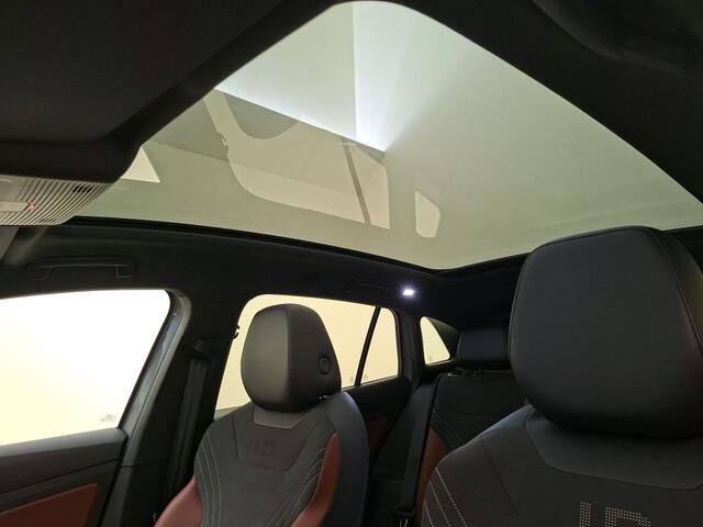 Volkswagen ID.4 Family 77 kWh / SOH 91%/ AUTOMAAT/ 204 PK/ WARMTEPOMP/ PANO/ PARK.SENSOR.V+A/ CAMERA/ STUUR+STOELVERWARM./ ACC/ APP-CONNECT/ KEYLESS/ DIGITAL DASH/ NAVI/ DAB/ CLIMA/ LED/ 20'' LMV