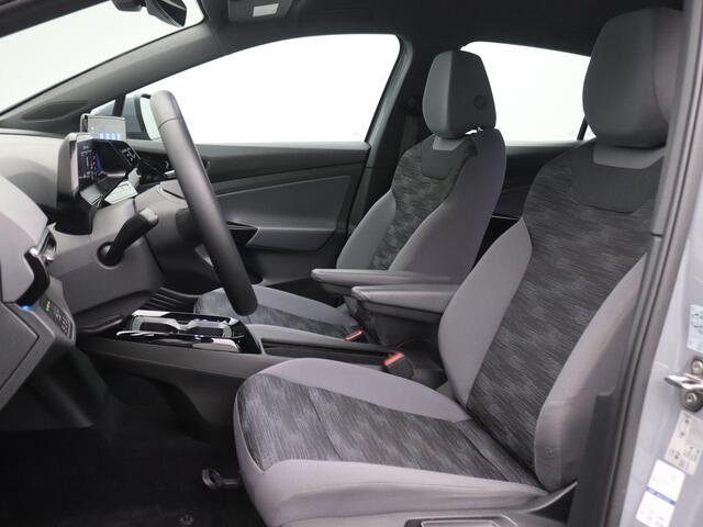 Volkswagen ID.4 Pure 52 kWh 170PK Aut. Stoel-stuurverwarming, 19" LM Velgen, Parkeersensoren voor en achter, Keyless, Navi