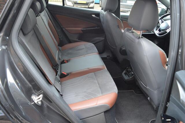 Volkswagen ID.4 First 77 kWh|Soh 90%|Warmtepomp|Cam|ACC|Trekhaak Elek