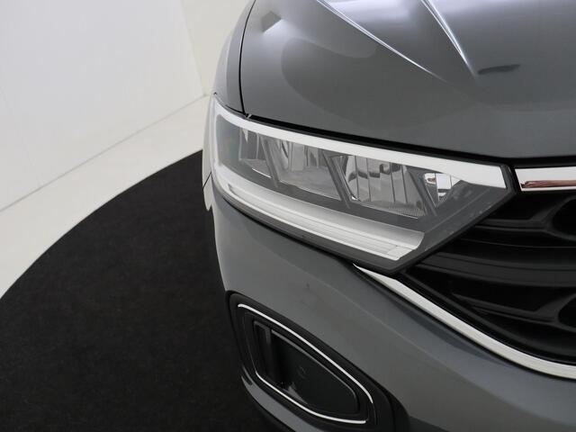 Volkswagen ID.4 Limited Edition | 'App-Connect' draadloze smartphone integratie | Achterbank in ongelijke delen neerklapbaar incl. middenarmsteun en doorlaadmogelijkheid | Afstandscontrolesysteem (Front Assist), met voetgangers- en fietsersherkenning – foto 7