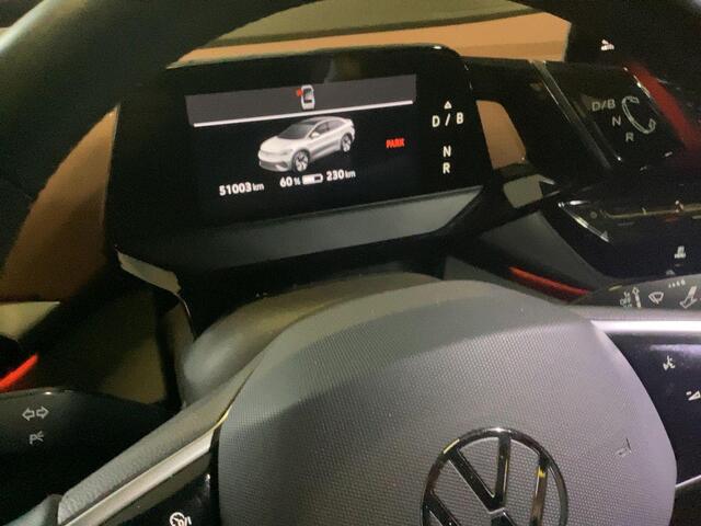 Volkswagen ID.5 Pro 77 kWh | Stoel- en stuurwielverwarming | Achteruitrijcamera | 20 inch velgen | Getint glas | Navigatie