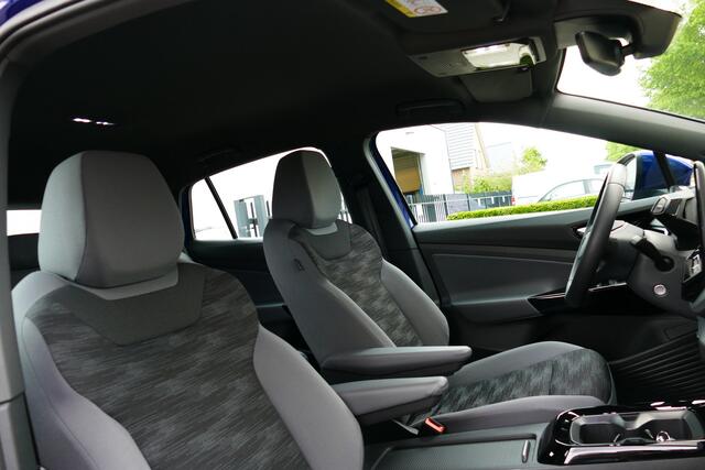 Volkswagen ID.5 Pro Advantage 77 kWh. Camera, Stoel&StuurVerw, 19"LMV, Haak 1000kg