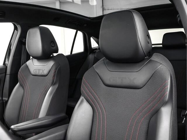 Volkswagen ID.5 GTX 77 kWh 300pk SOH 94,3 % · Panoramadak · Camera · Matrix LED · Keyless · Stuur- & Stoelverwarming · Apple/Android Car Play · Sfeerverlichting ·
